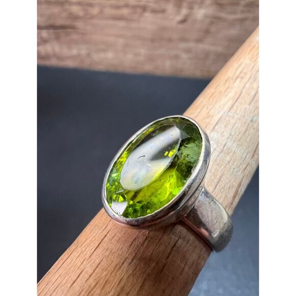 NEW size 7.5 oval cut peridot sterling silver ring 6.55 grams - Picture 6 of 16